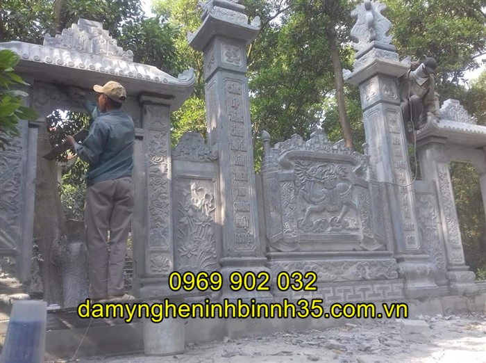 Cổng làng bằng đá Nam Định