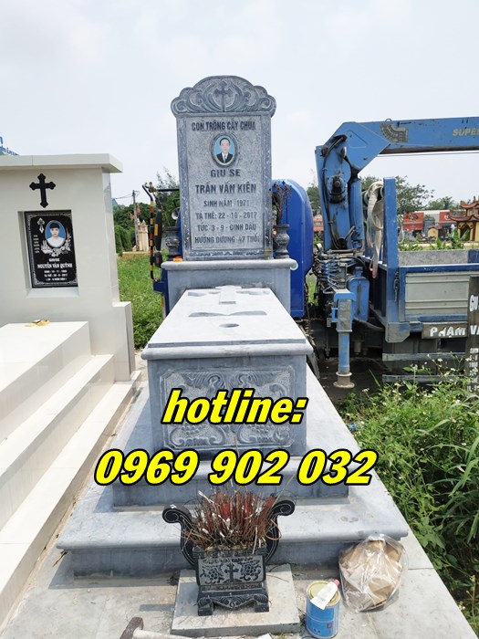 Giá của mẫu mộ công giáo đá xanh đẹp bán tại Hà Nội